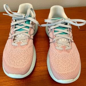 Karhu Fusion 3.5 Hivo Crystal Grey/Icy Morn Size 7.5 EUC